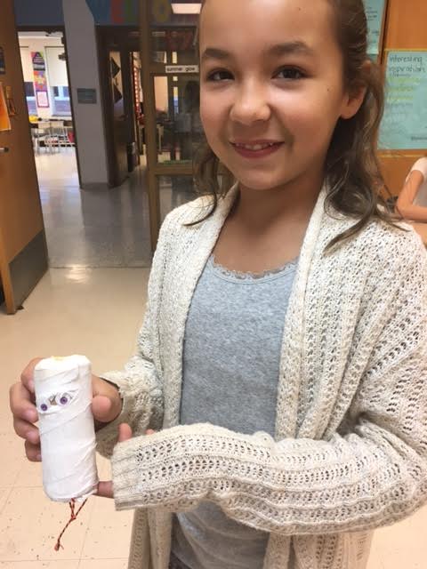 Camry's Craft Corner:  Mini Halloween Pinatas